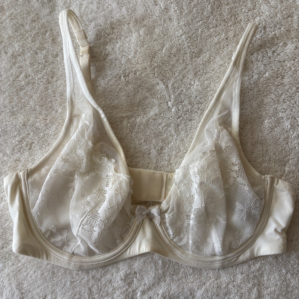 Victoria's Secret Body By Victoria Unlined Demi Bra 36C